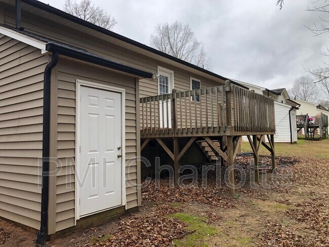 Building Photo - 2519 Hickory Ave
