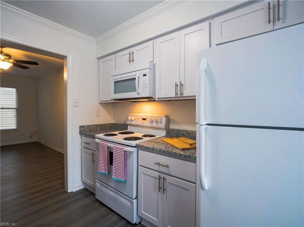 Building Photo - 2407 Rennie Dr