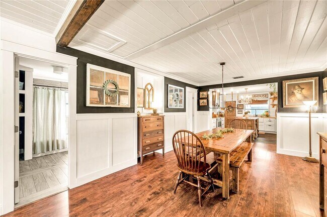 Building Photo - 16084 Stur St