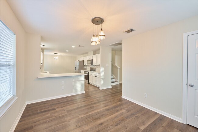 Building Photo - 3501 Buckingham Ln