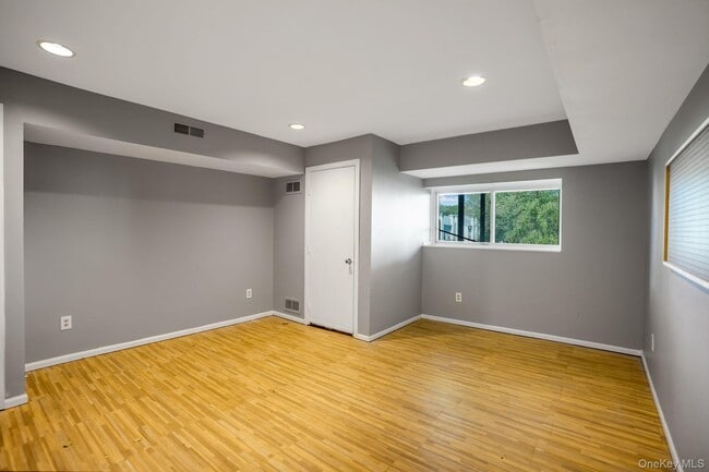 Building Photo - 113 Leeward Ln