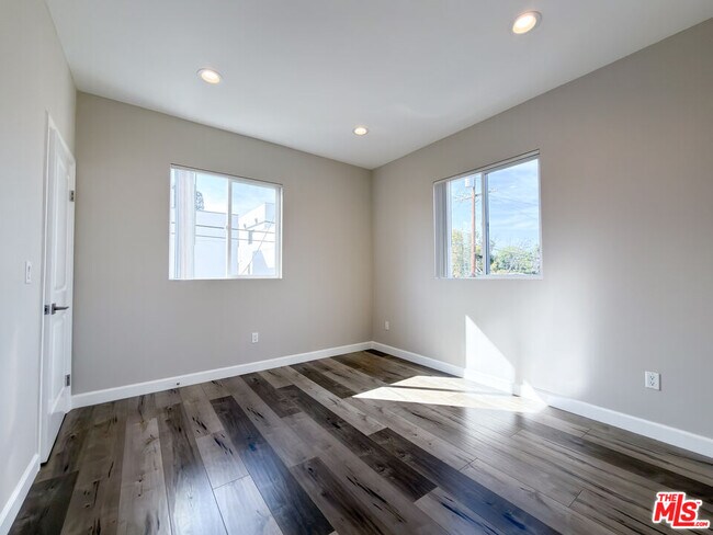 Building Photo - 5651 Willowcrest Ave