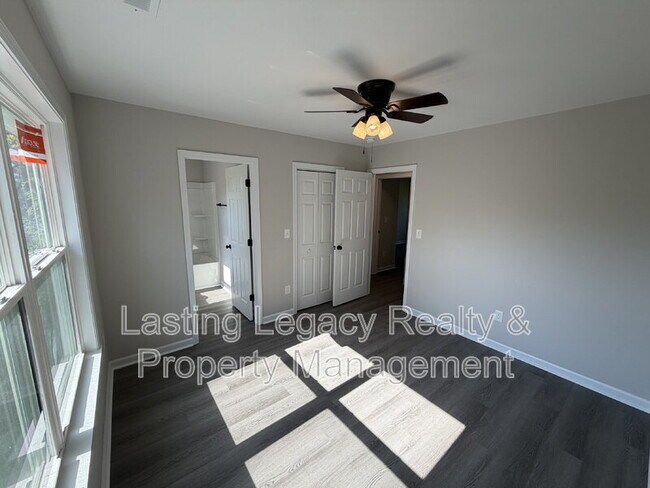 Building Photo - 2036 Harrison Ave