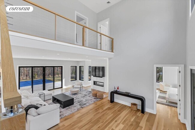 Building Photo - 24 Hedges Ln