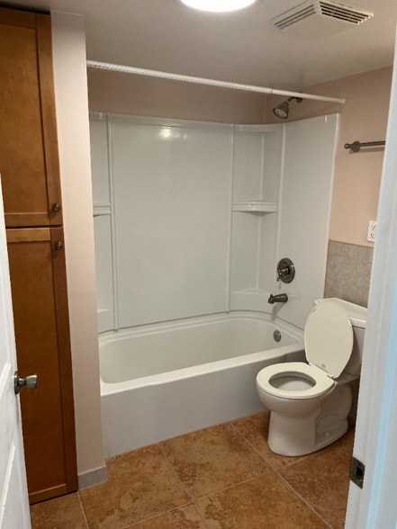 Building Photo - 1708 S Durango St