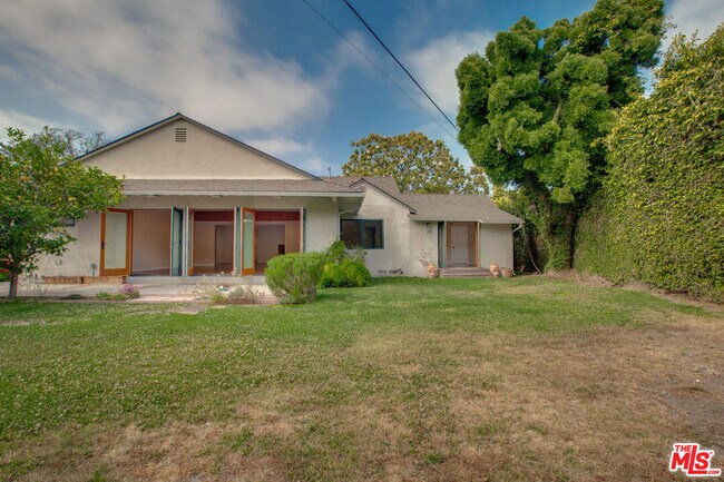 Building Photo - 3363 Colbert Ave