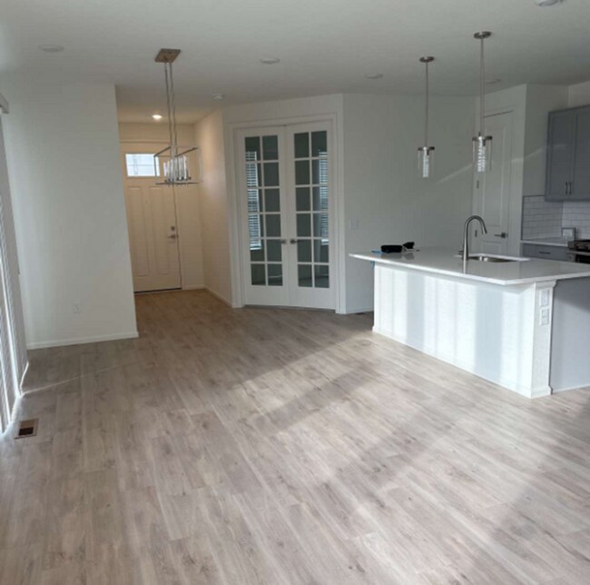 Building Photo - 450 Canadian Crossing Dr