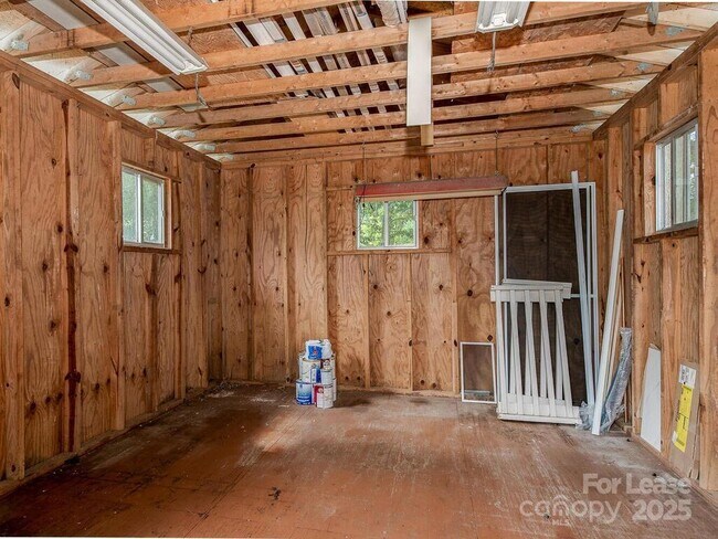 Building Photo - 325 Clearbrook Rd