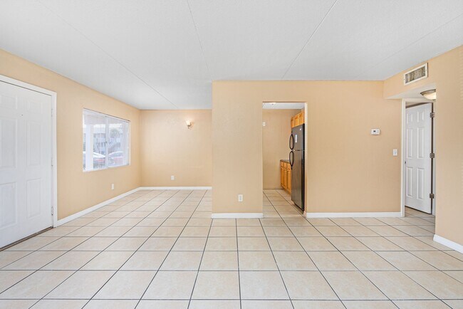 Building Photo - 2 Bedroom at Acqua Condominium