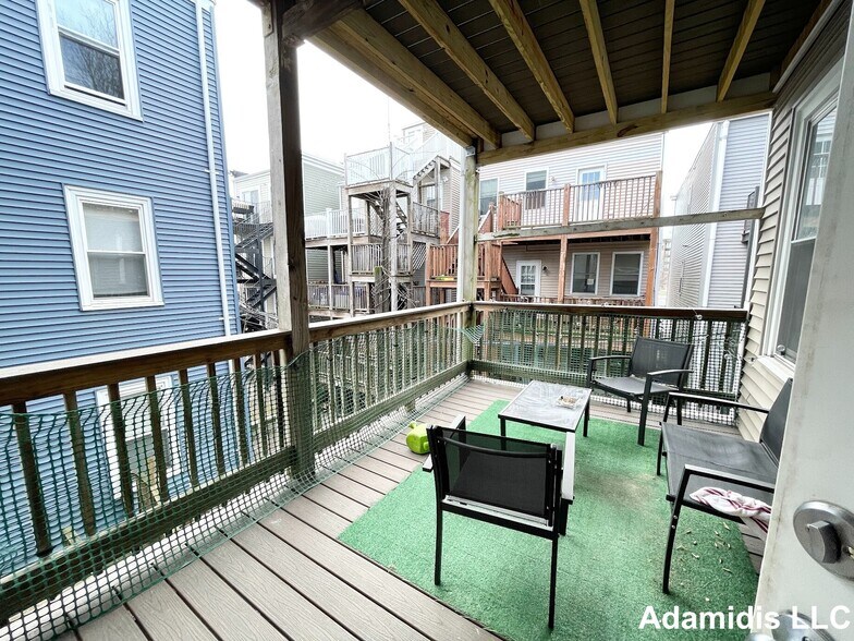 Building Photo - 32 Rawson St