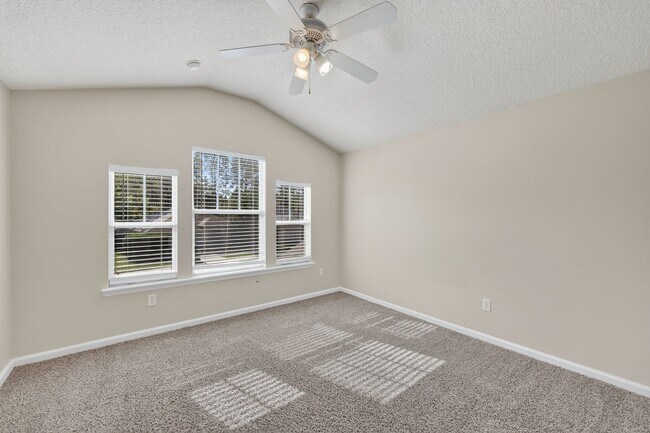 Building Photo - 9205 Redtail Dr