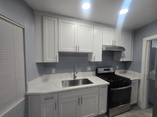 Building Photo - 9548 Bowman Ave