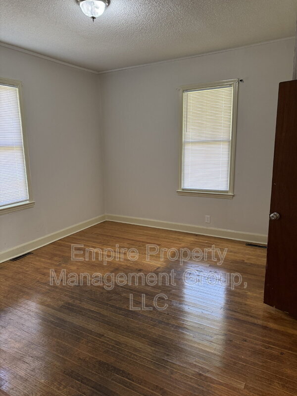 Building Photo - 1313 Campbell St