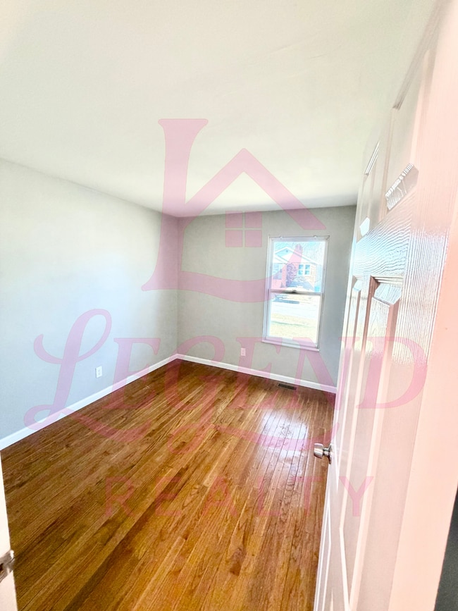 Building Photo - Spacious 4-Bedroom Home with Private Primary Suite & Hardwood Floors!