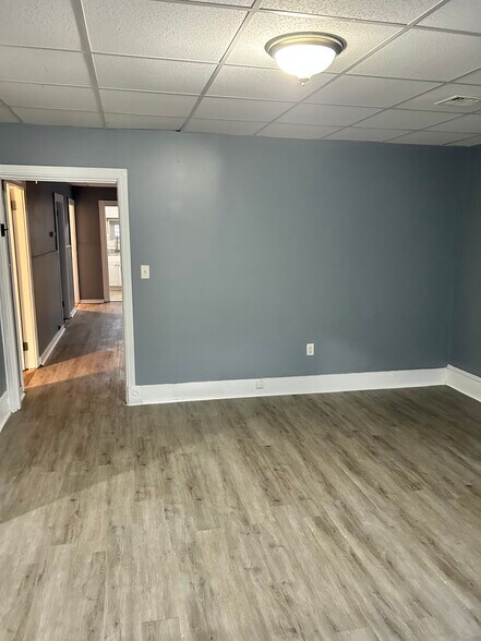 Building Photo - 18 John St