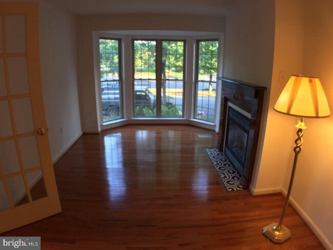 Building Photo - 2235 Village Square Rd