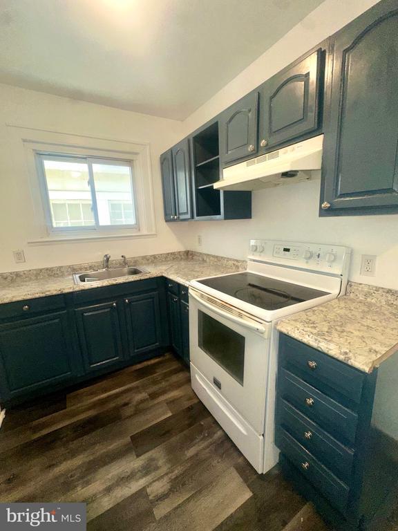 Building Photo - 26 Cavell St