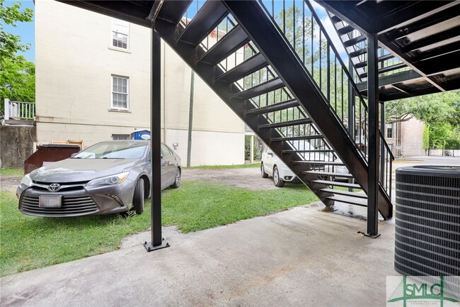 Building Photo - 703 Barnard St