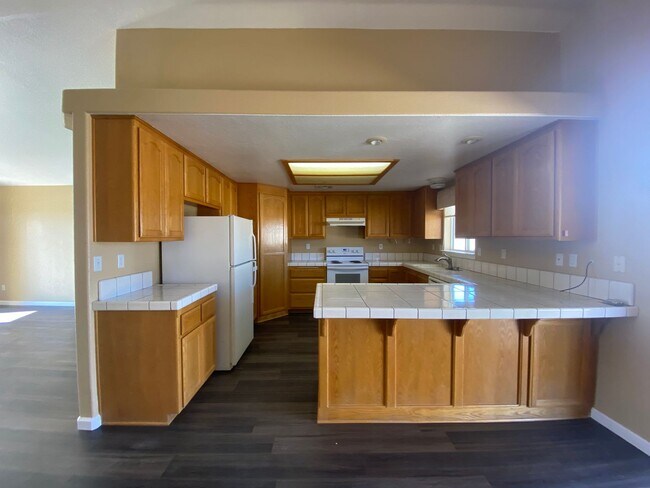 Building Photo - COUNTRY PLACE II U3 - Bluebird Avenue