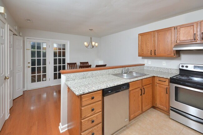 Building Photo - Charming Durham Townhome in Westgate Townes!