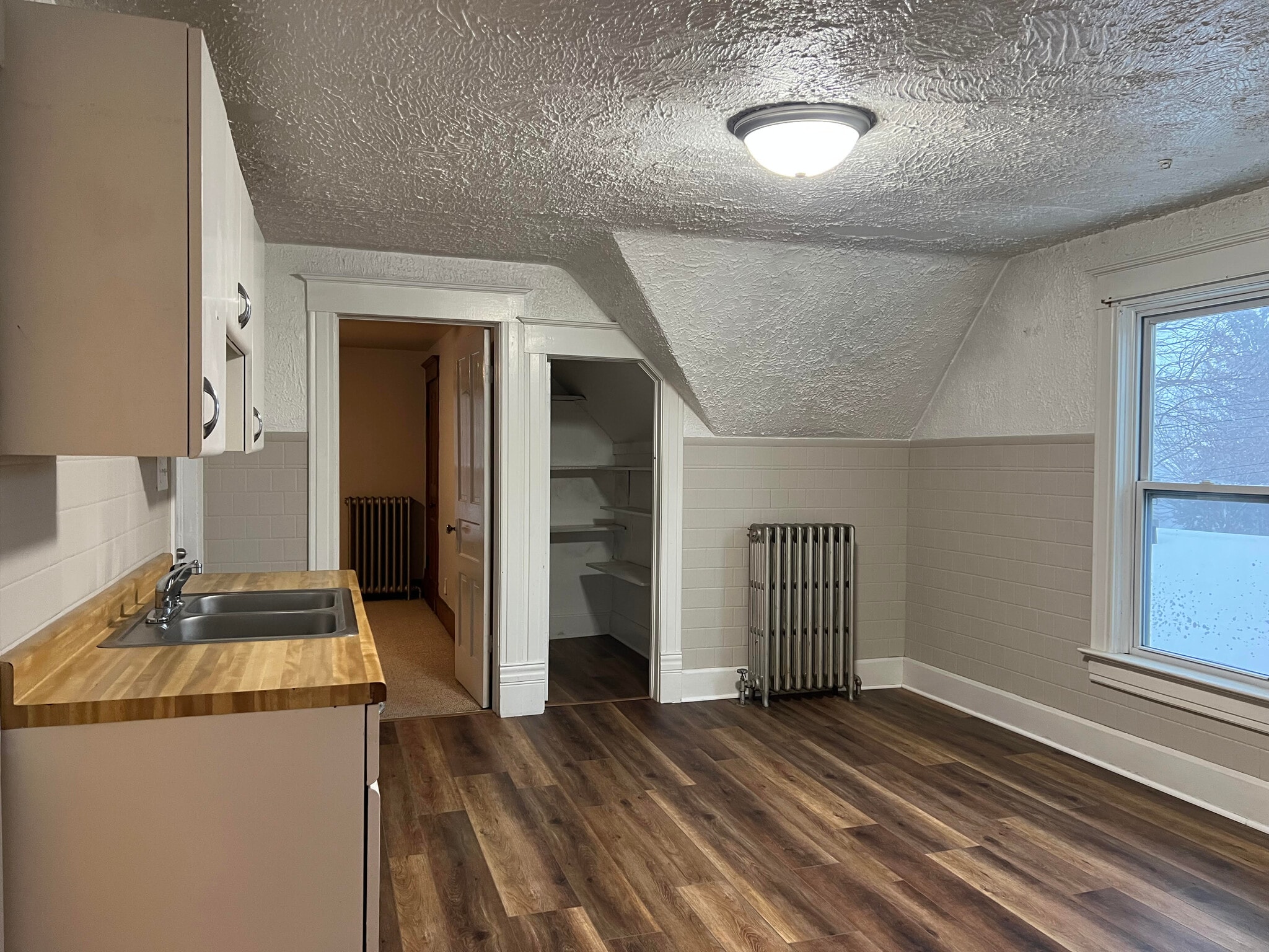 Building Photo - 610 N Wisconsin St