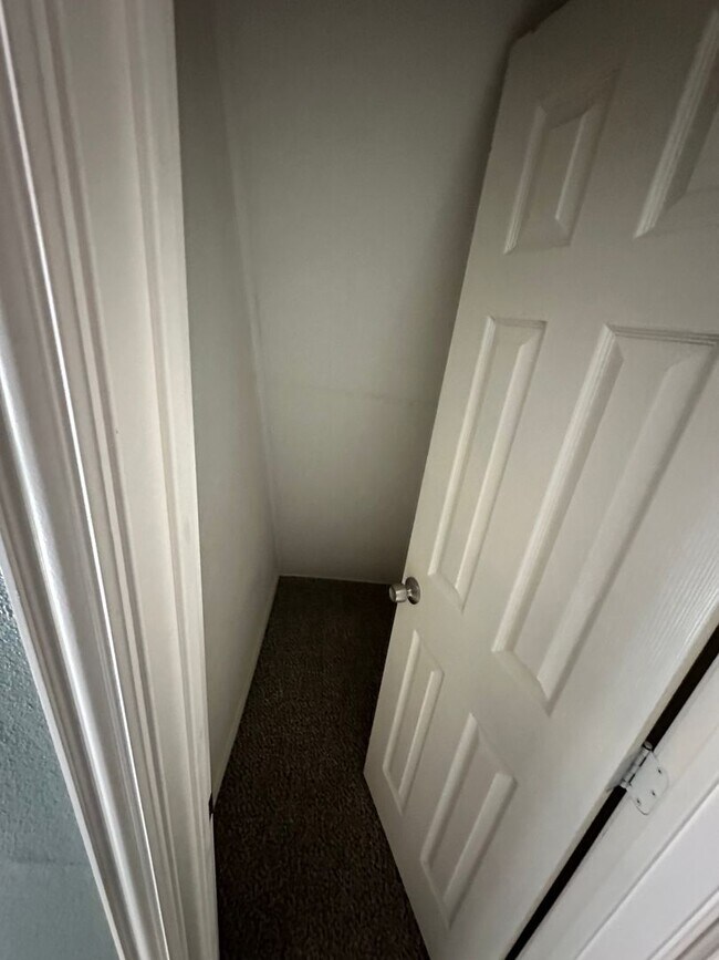 Building Photo - Make this Fairmount Showstopper Home!