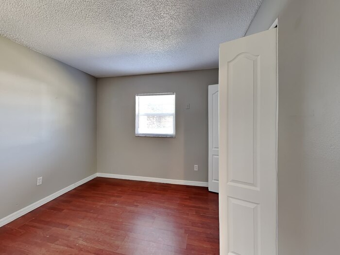 Building Photo - 2755 Ravenall Ave