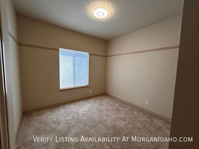 Building Photo - 2330 W Trestle Dr