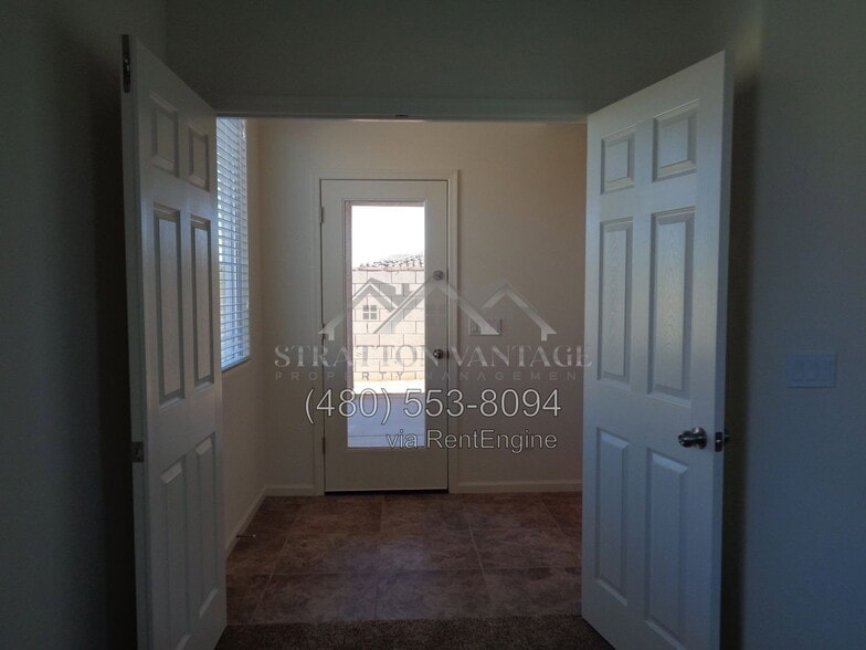 Building Photo - 13004 W Fleetwood Ln