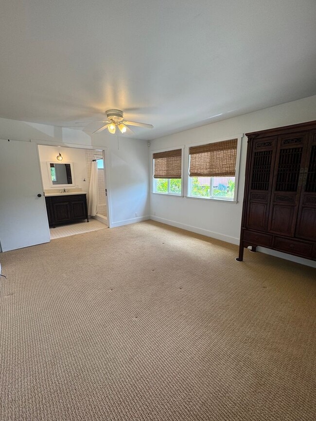 Building Photo - Newly Renovated 3/3 Home in Waialua