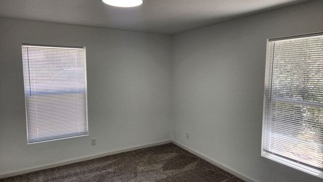 Building Photo - Lovely cottage home located minutes from Yuba devide