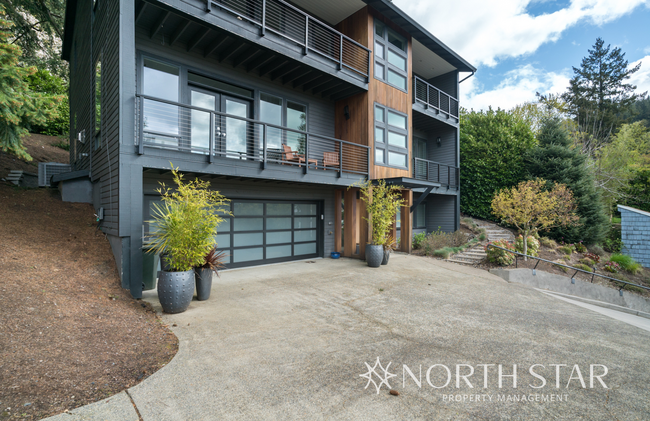 Building Photo - Stunning Modern Luxury in Southwest Hills