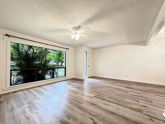Building Photo - Pet Friendly Kaneohe Townhouse with A/C