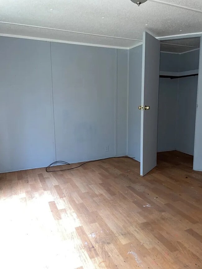 Building Photo - 2 Bedroom 1 Bathroom