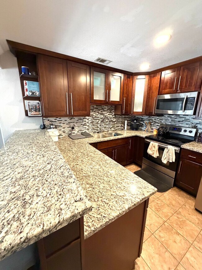 Building Photo - Desirable Home in Lincoln Village – A must see!