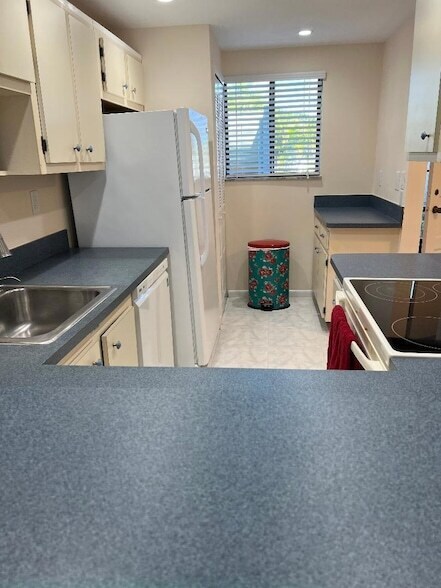 Building Photo - 5403 SE Miles Grant Rd