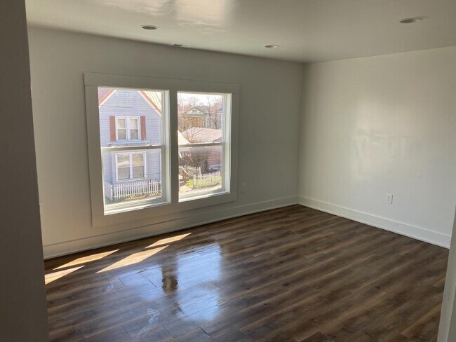 Building Photo - 187 Elmwood Ave
