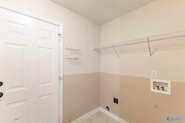 Building Photo - 117 Bambi Ln