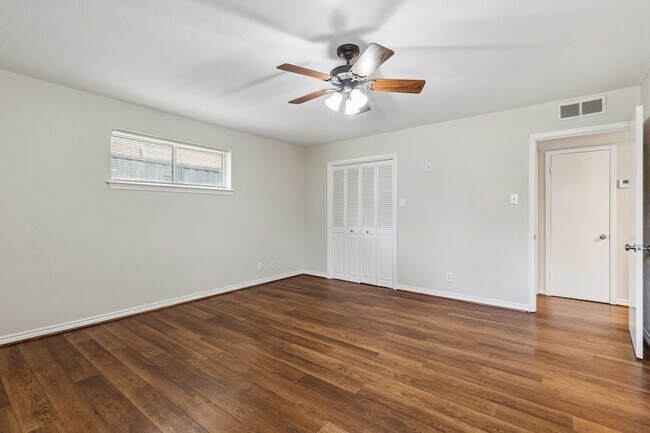 Building Photo - 9611 Meadowhill Dr