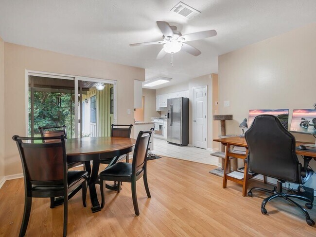 Building Photo - 4321 Snoopy Ln
