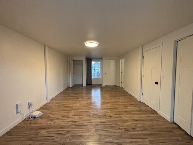 Building Photo - 11299 Woodhill Dr