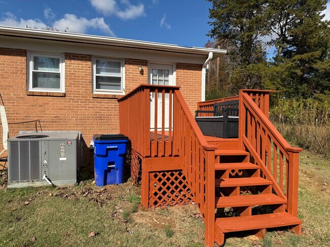 Building Photo - 324 Lake Orange Rd