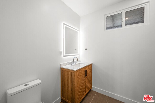 Building Photo - 1246 N Formosa Ave