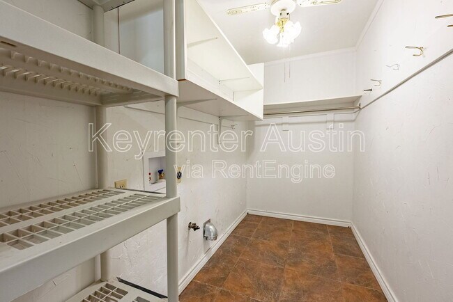 Building Photo - 902 Speer Ln