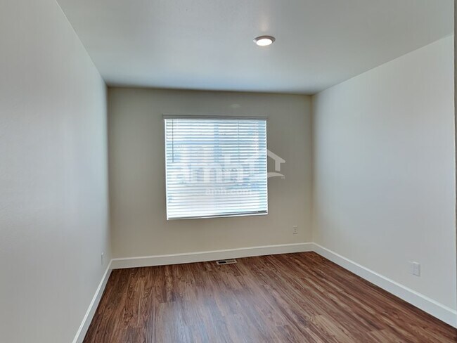 Building Photo - 6894 35th Pl NE