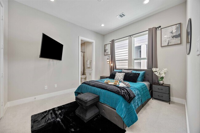 Building Photo - 5821 Kansas St