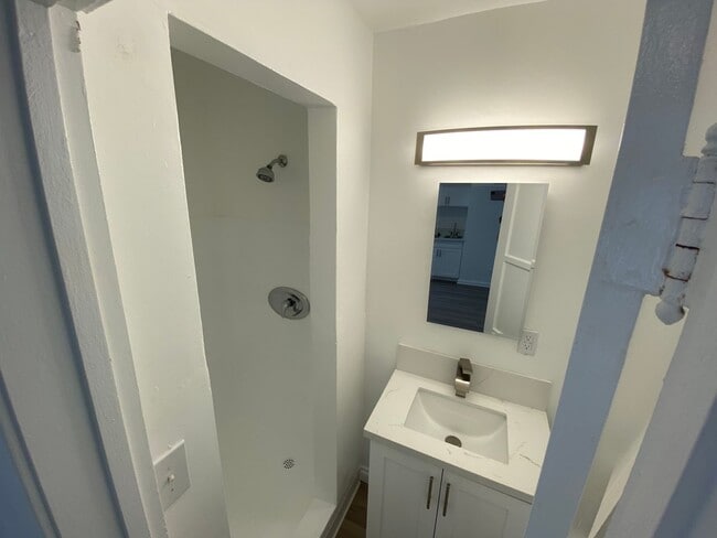 Interior Photo - 944 Tiverton Avenue