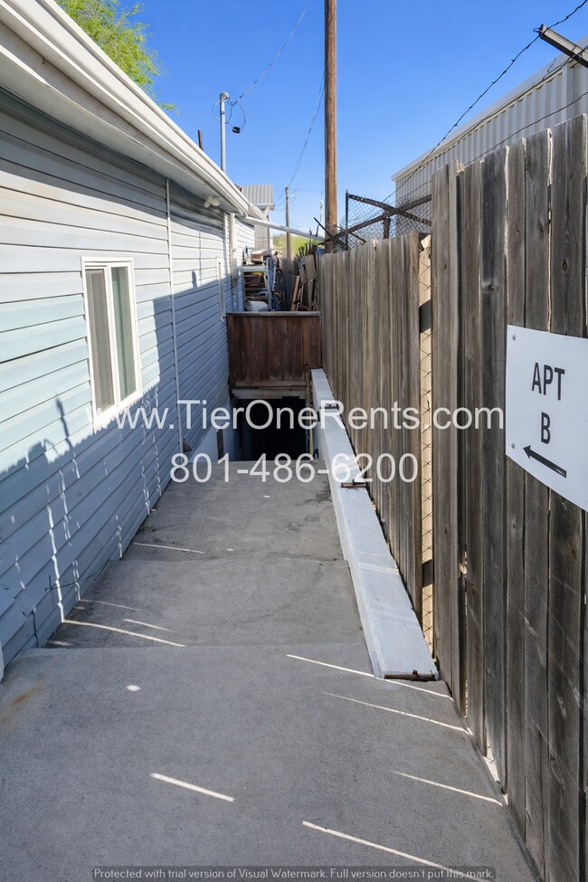 Building Photo - NO DEPOSIT option available for qualified renters with Obligo.