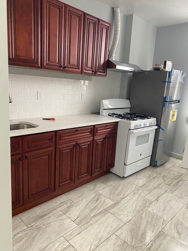 Building Photo - 111-16-16 62nd Dr