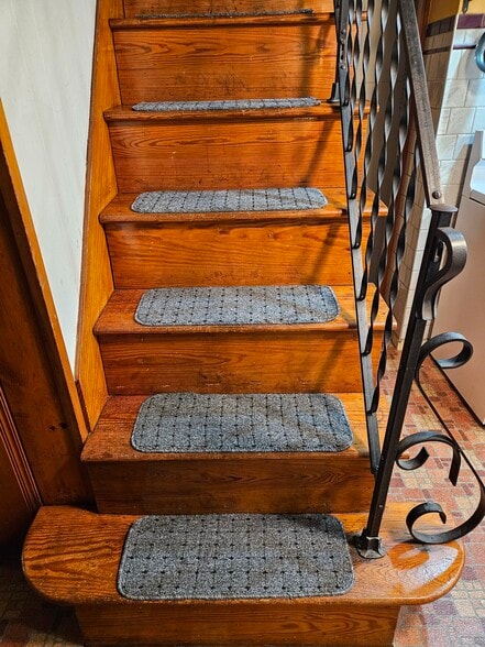 9 steps up - 66 Long Pond Rd S